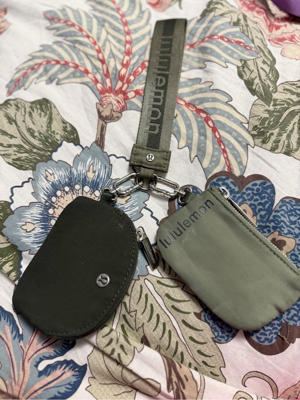 lululemon athletica Men's Olive Green Key & Coin Pouch Set